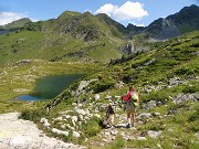 35 Dal Lago di sopra scendiamo per traccia al Lago grande